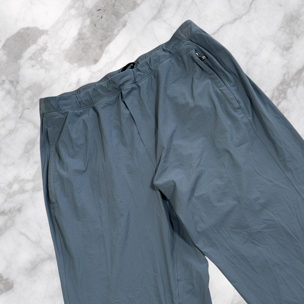 Lululemon Mens XL Gray Stretch Athleisure Joggers Sweatpants Comfy